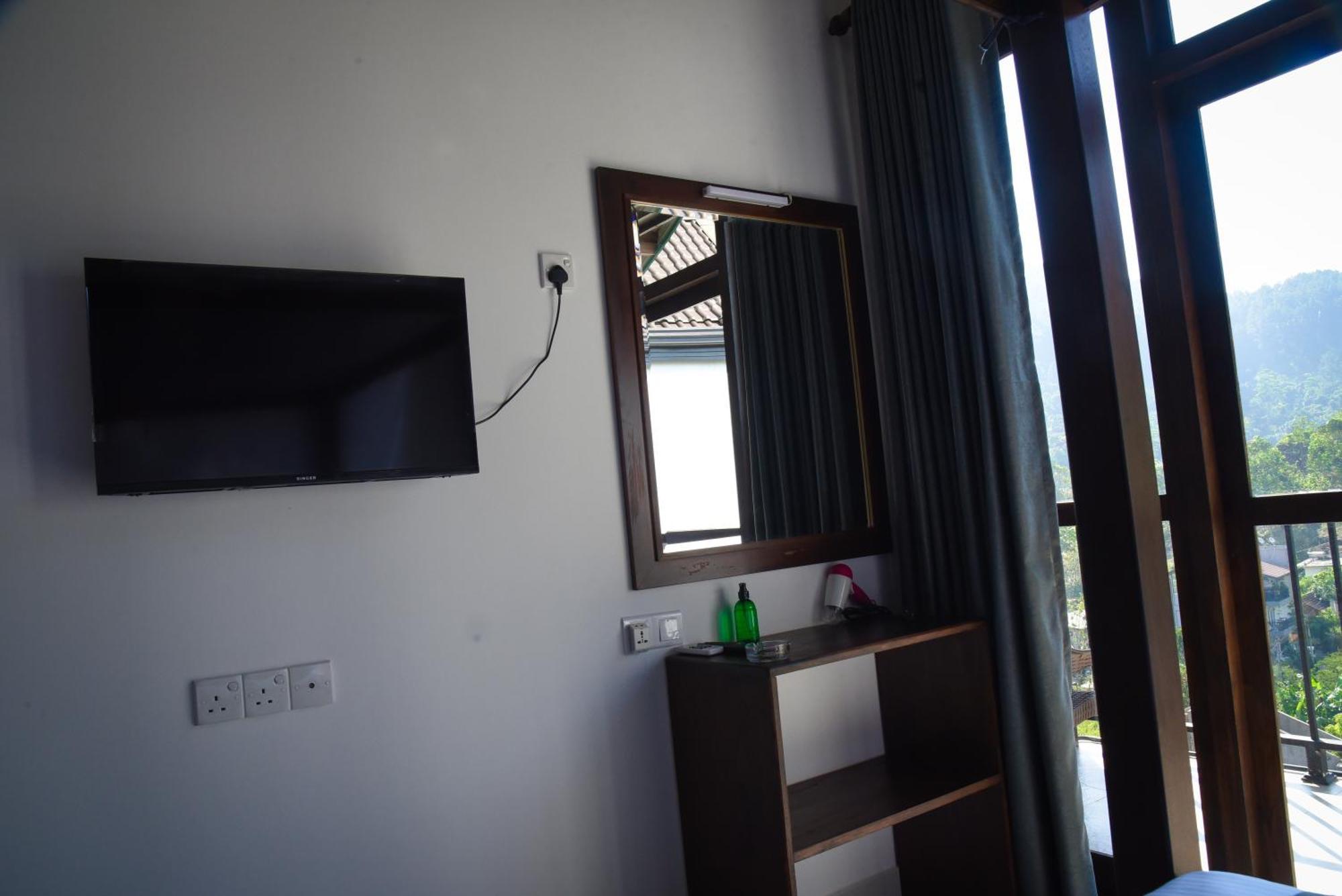 Ever Breeze Ella Hotel Екстер'єр фото